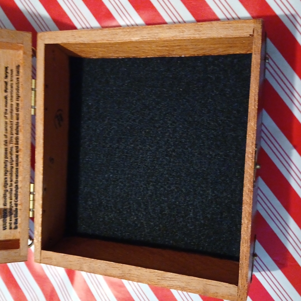 Vintage Cigar box purse - Picture 7 of 13